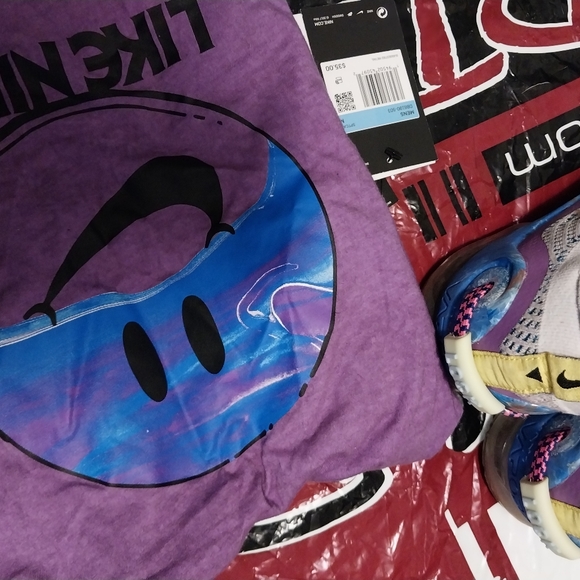 VAPORMAX w/T-SHIRT - Picture 3 of 3